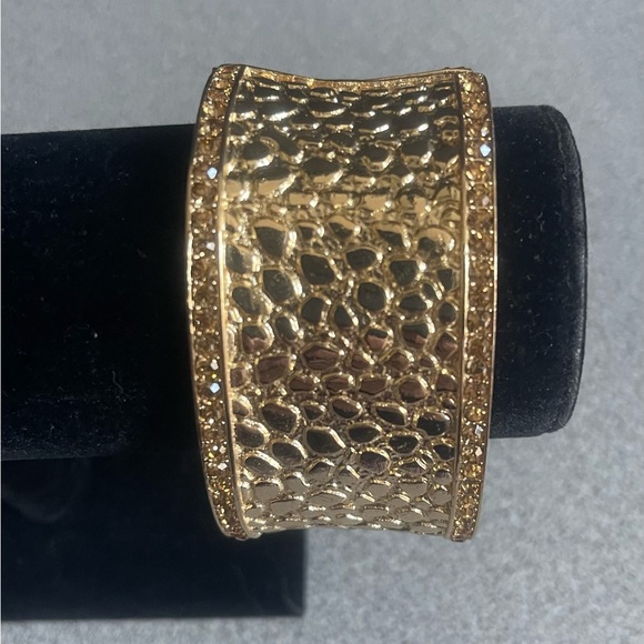 Vintage Iman Hammered Gold Plated Wide Cuff/ Hinge Bracelet - Picture 3 of 14